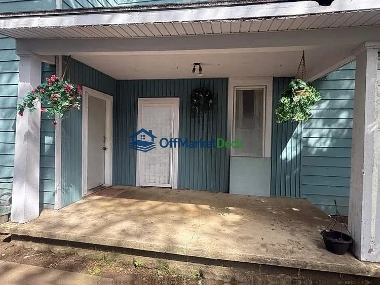 Off-market house in Springfield, Ohio — 4 beds, 2 baths, $70,000 — photo 3 of 8
