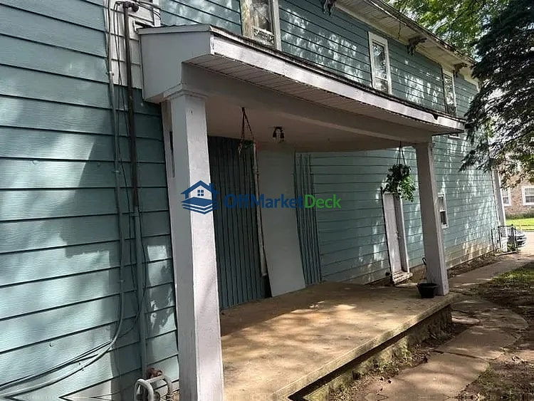 Off-market house in Springfield, Ohio — 4 beds, 2 baths, $70,000 — photo 4 of 8