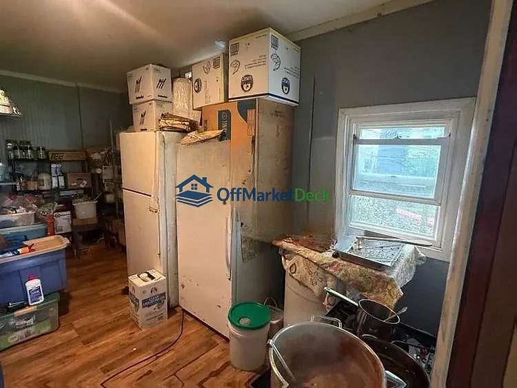 Off-market house in Springfield, Ohio — 4 beds, 2 baths, $70,000 — photo 6 of 8