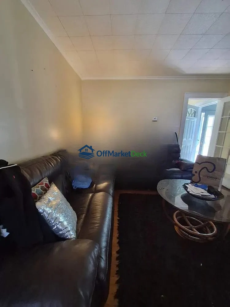 Off-market house in Syracuse, New York — 3 beds, 2 baths, $150,000 — photo 8 of 8