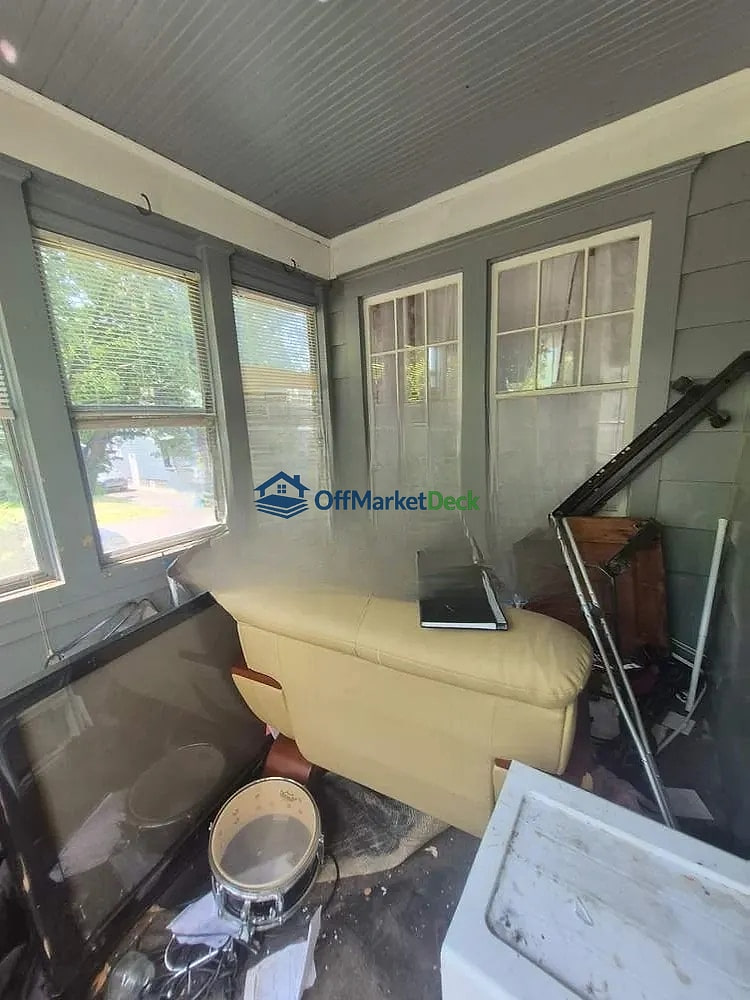 Off-market house in Syracuse, New York — 3 beds, 2 baths, $150,000 — photo 5 of 8