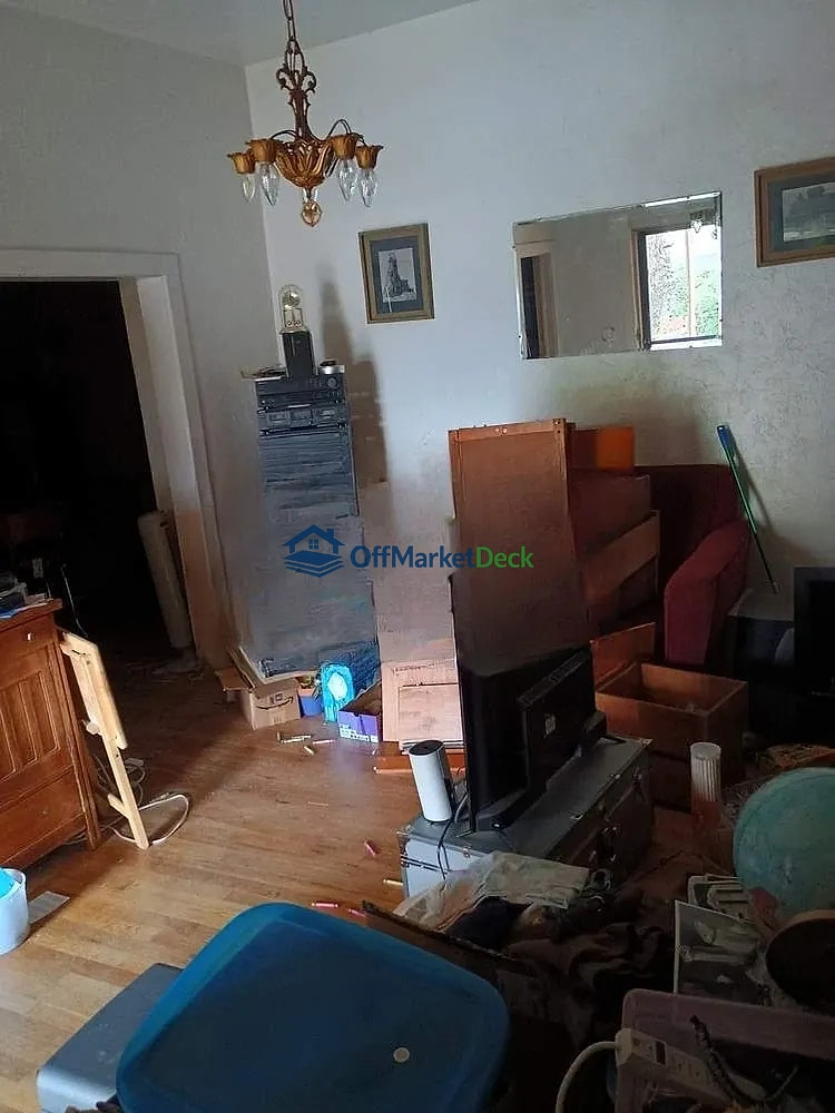 Off-market house in Colorado Springs, Colorado — 3 beds, 1 bath, $264,000 — photo 4 of 8