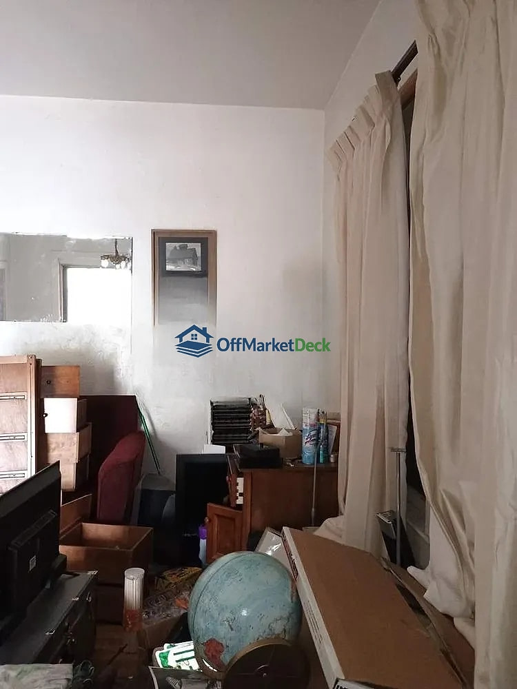 Off-market house in Colorado Springs, Colorado — 3 beds, 1 bath, $264,000 — photo 5 of 8