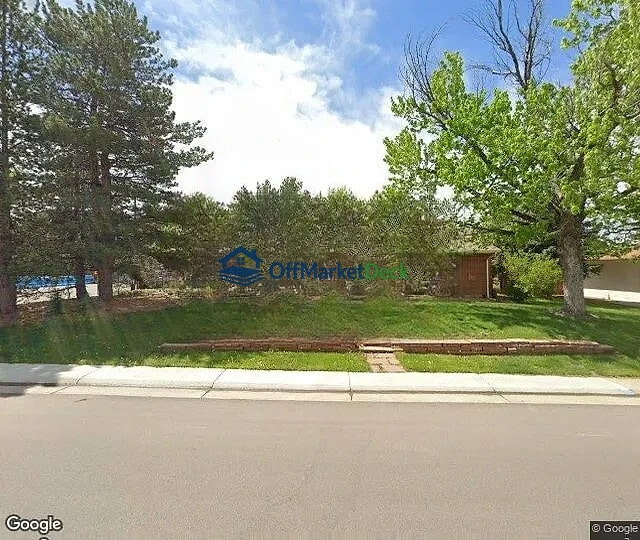 Off-market house in Centennial, Colorado — 2 beds, 3 baths, $468,000 — photo 2 of 3