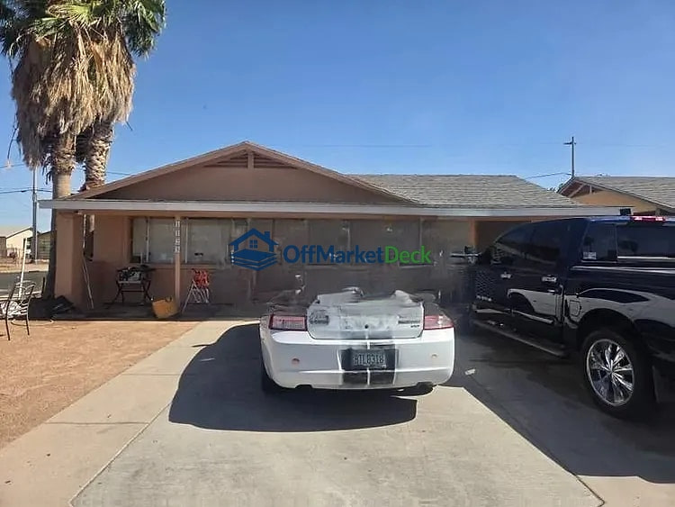 Off-market house in Casa Grande, Arizona — 3 beds, 2 baths, $170,000 — photo 3 of 8