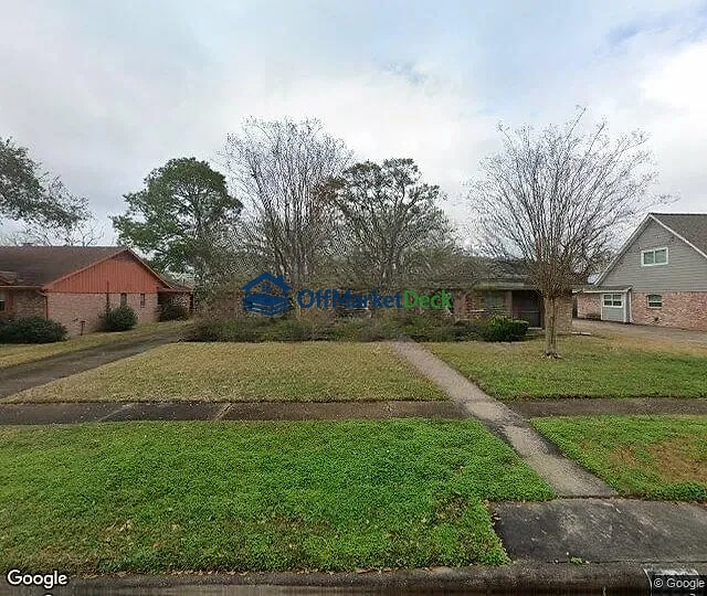 Off-market house in Houston, Texas — 4 beds, 2 baths, $279,000 — photo 3 of 3