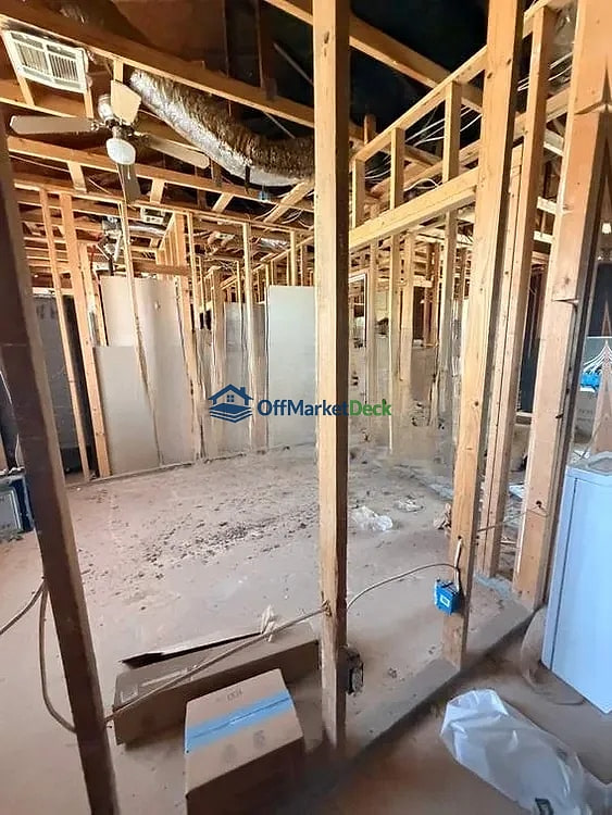 Off-market house in Arizona City, Arizona — 3 beds, 2 baths, $99,900 — photo 6 of 8