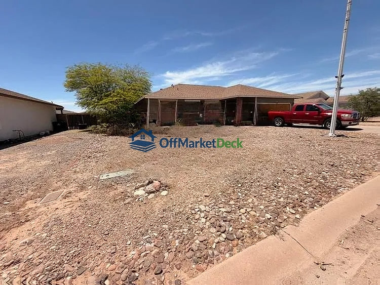 Off-market house in Arizona City, Arizona — 3 beds, 2 baths, $99,900 — photo 3 of 8