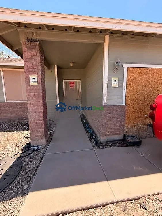 Off-market house in Arizona City, Arizona — 3 beds, 2 baths, $99,900 — photo 4 of 8