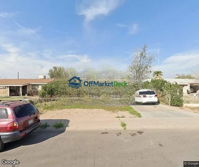 Off-market house in Phoenix, Arizona — 3 beds, 2 baths, $219,000 — photo 3 of 3