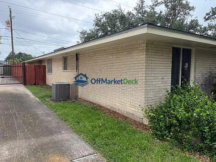 Off-market house in Corpus Christi, Texas — 4 beds, 2.5 baths, $250,000 — photo 6 of 8