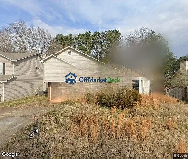 Off-market house in Decatur, Georgia — 3 beds, 2 baths, $163,000 — photo 3 of 3