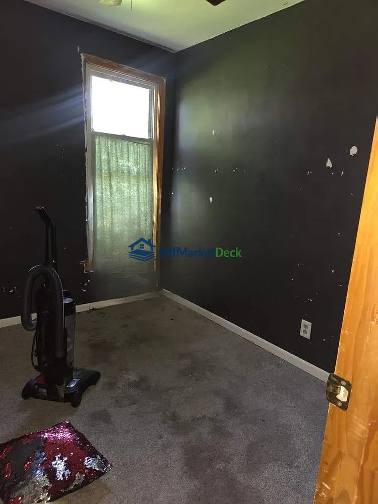 Off-market house in Terre Haute, Indiana — 3 beds, 1 bath, $28,000 — photo 6 of 8