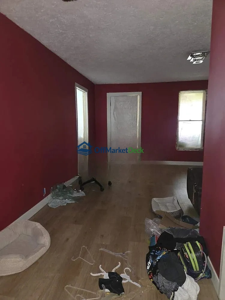 Off-market house in Terre Haute, Indiana — 3 beds, 1 bath, $28,000 — photo 2 of 8