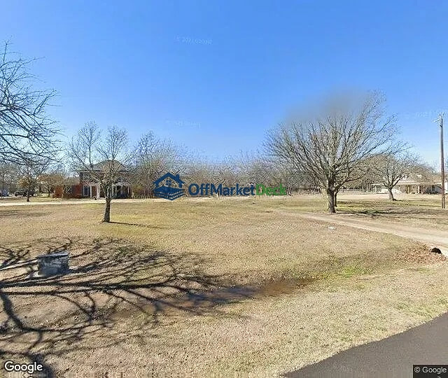 Off-market house in Terrell, Texas — 5 beds, 4.5 baths, $639,500 — photo 3 of 3