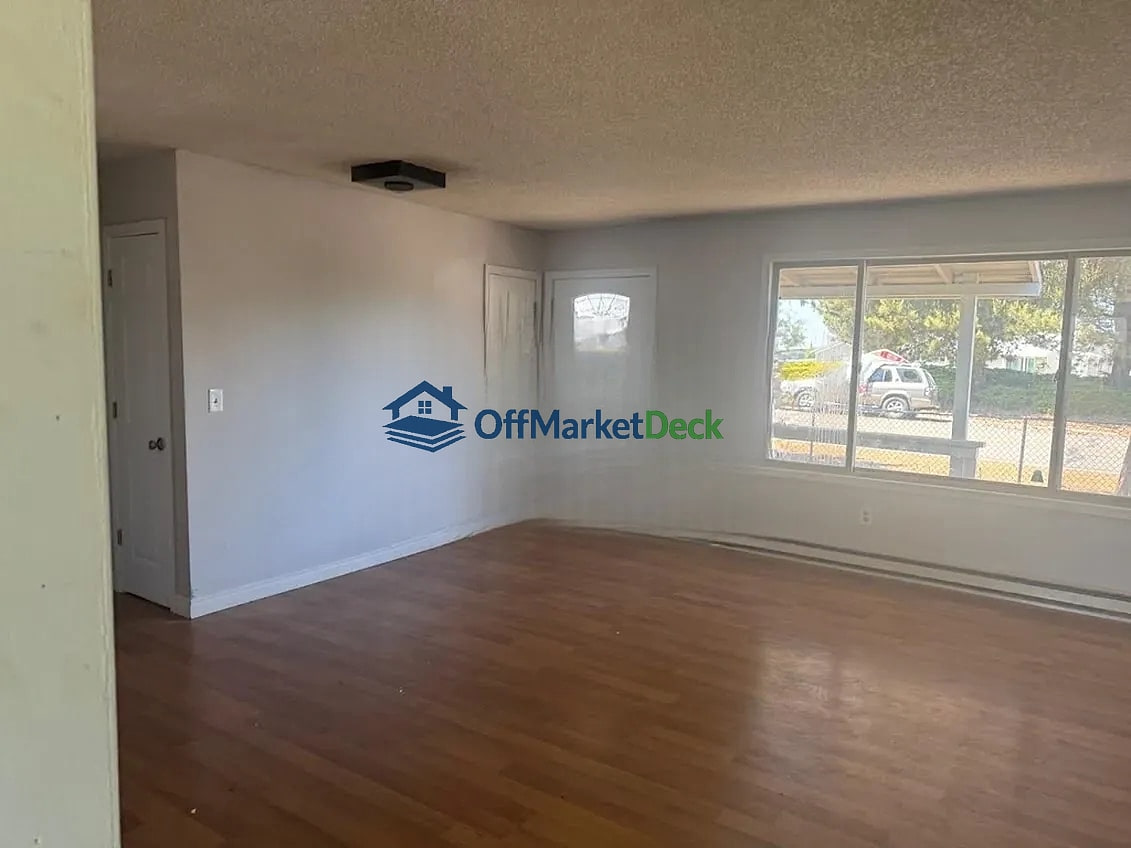 Off-market house in Goldendale, Washington — 3 beds, 1.5 baths, $215,000 — photo 4 of 8