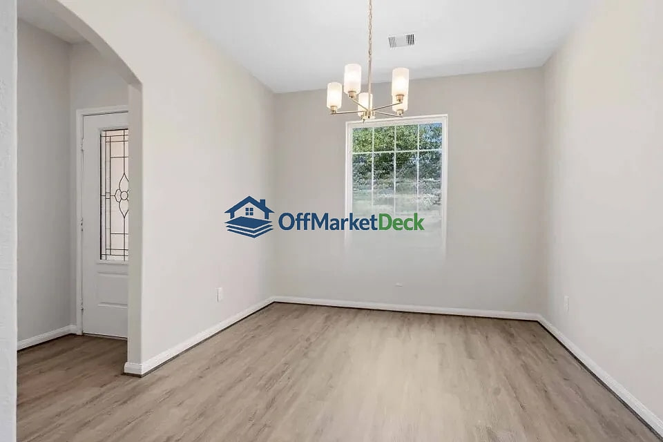Off-market house in Harris County, Texas — 3 beds, 2 baths, $229,900 — photo 4 of 8