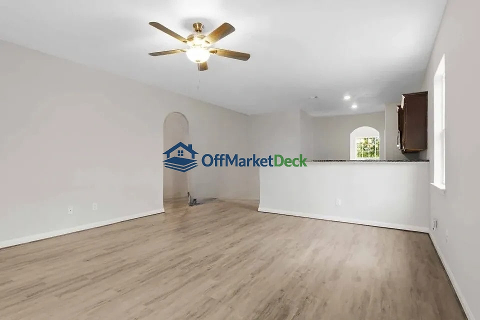 Off-market house in Harris County, Texas — 3 beds, 2 baths, $229,900 — photo 7 of 8