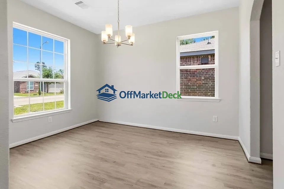 Off-market house in Harris County, Texas — 3 beds, 2 baths, $229,900 — photo 3 of 8