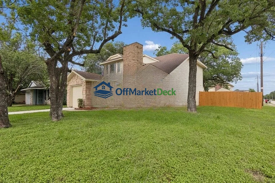 Off-market house in Channelview, Texas — 3 beds, 2 baths, $229,900 — photo 3 of 8