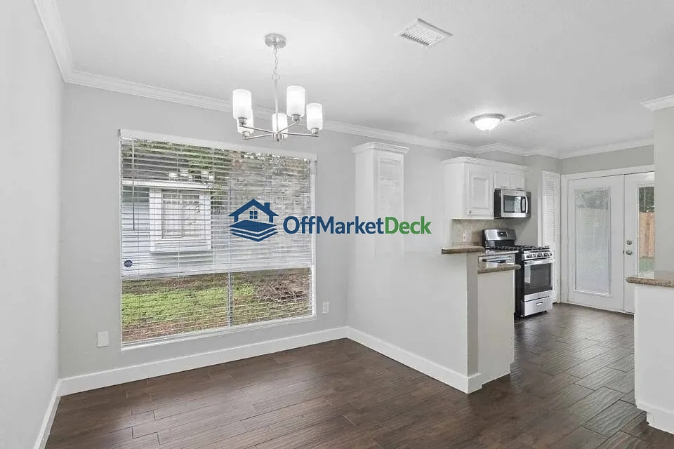 Off-market house in Channelview, Texas — 3 beds, 2 baths, $229,900 — photo 7 of 8