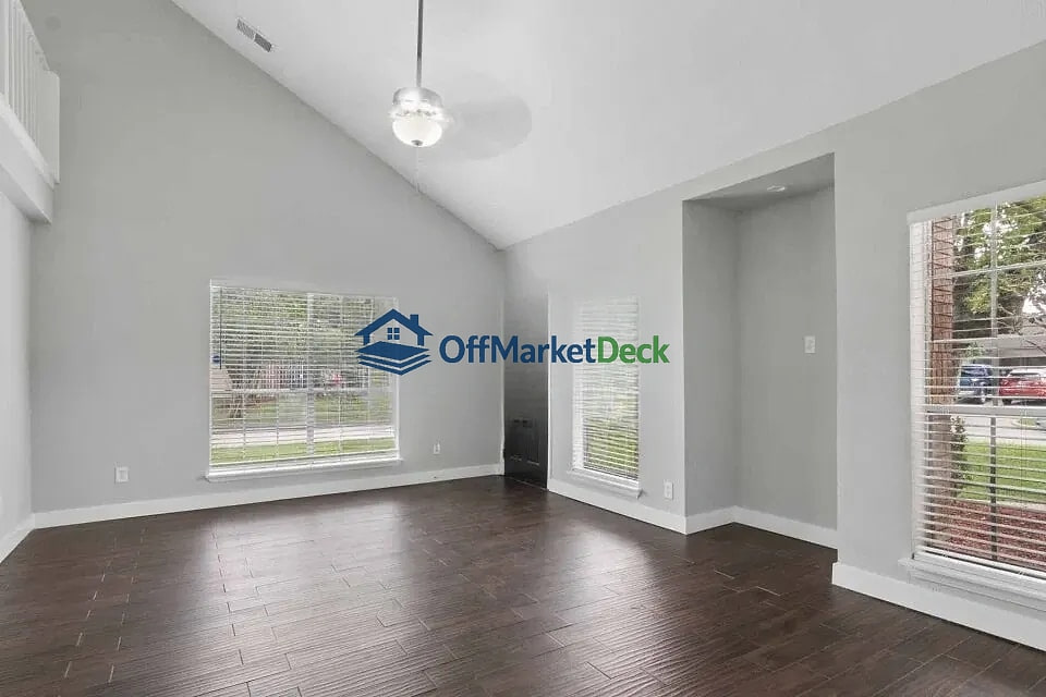 Off-market house in Channelview, Texas — 3 beds, 2 baths, $229,900 — photo 5 of 8