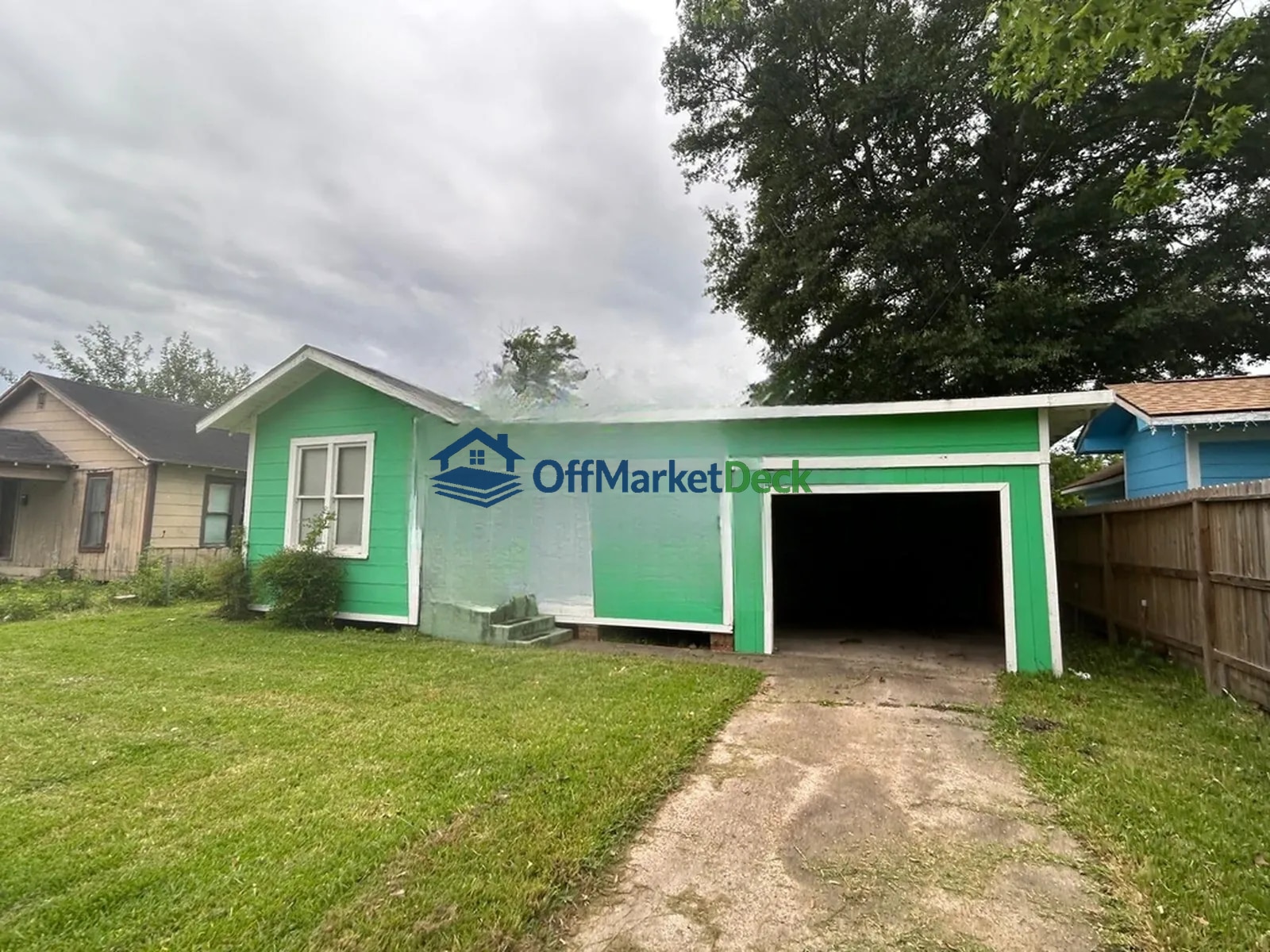 Off-market house in Beaumont, Texas — 2 beds, 1 bath, $49,900 — photo 3 of 8