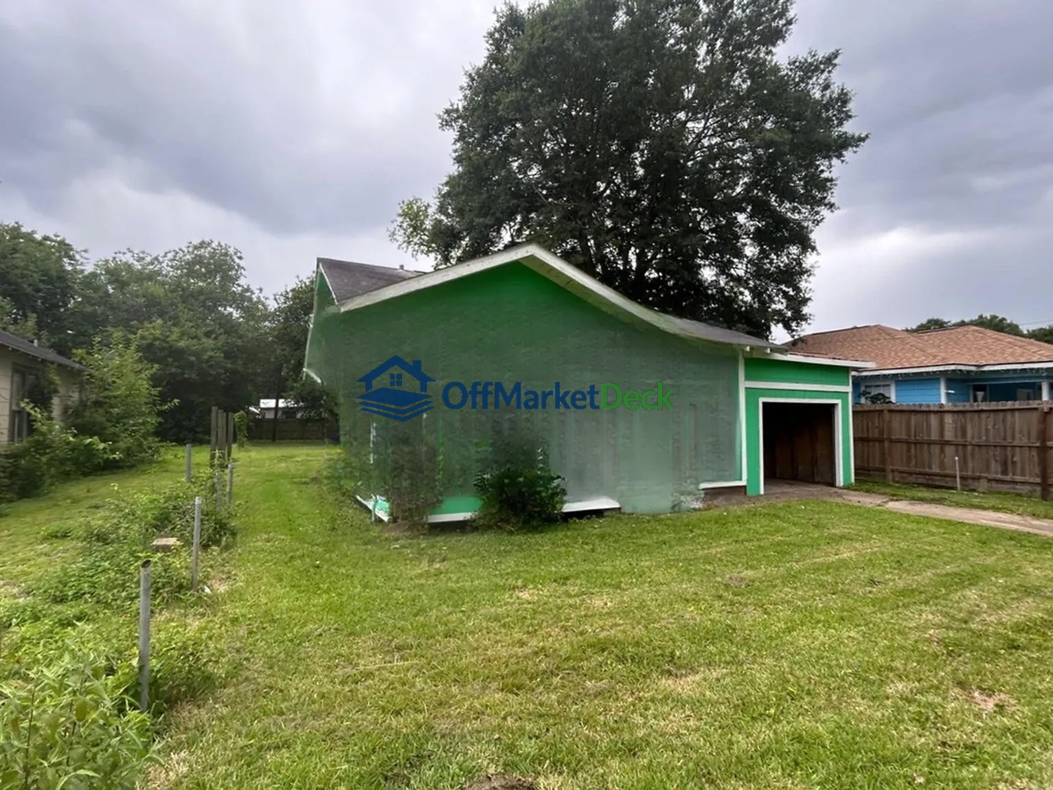Off-market house in Beaumont, Texas — 2 beds, 1 bath, $49,900 — photo 2 of 8