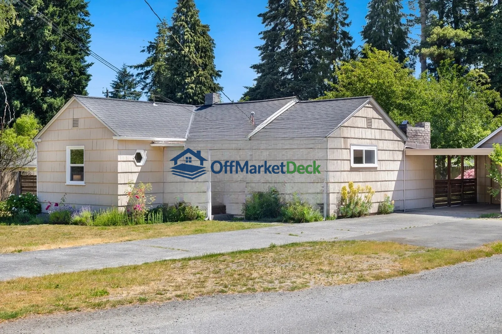 Off-market house in Shoreline, Washington — 2 beds, 1.5 baths, $650,000 — photo 2 of 8