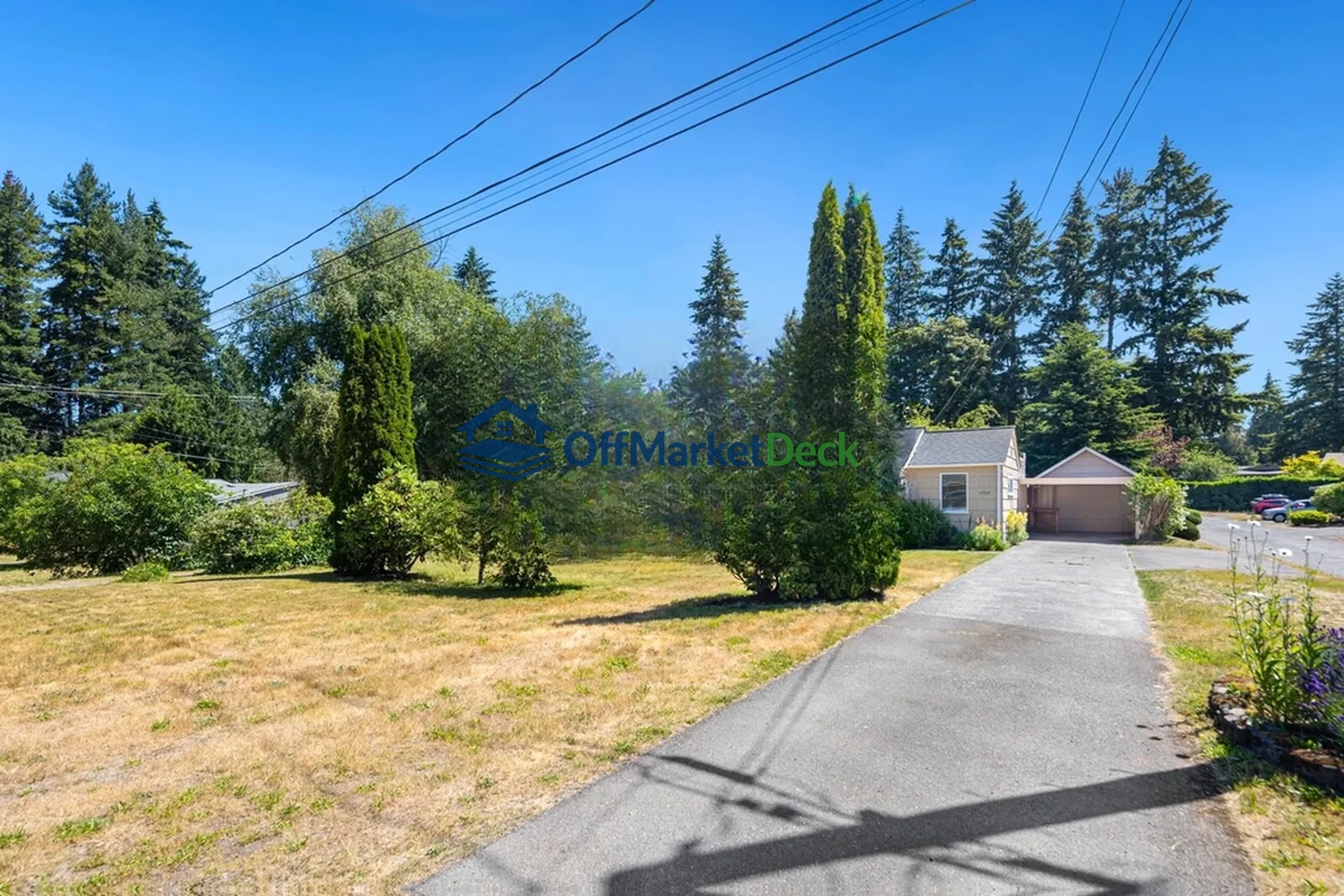 Off-market house in Shoreline, Washington — 2 beds, 1.5 baths, $650,000 — photo 3 of 8