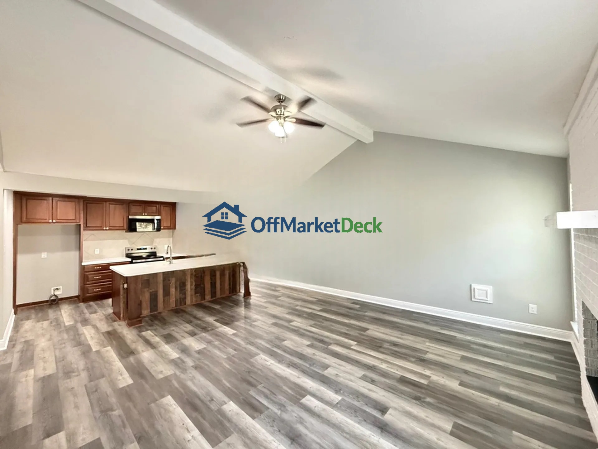 Off-market house in Houston, Texas — 3 beds, 2 baths, $229,900 — photo 8 of 8