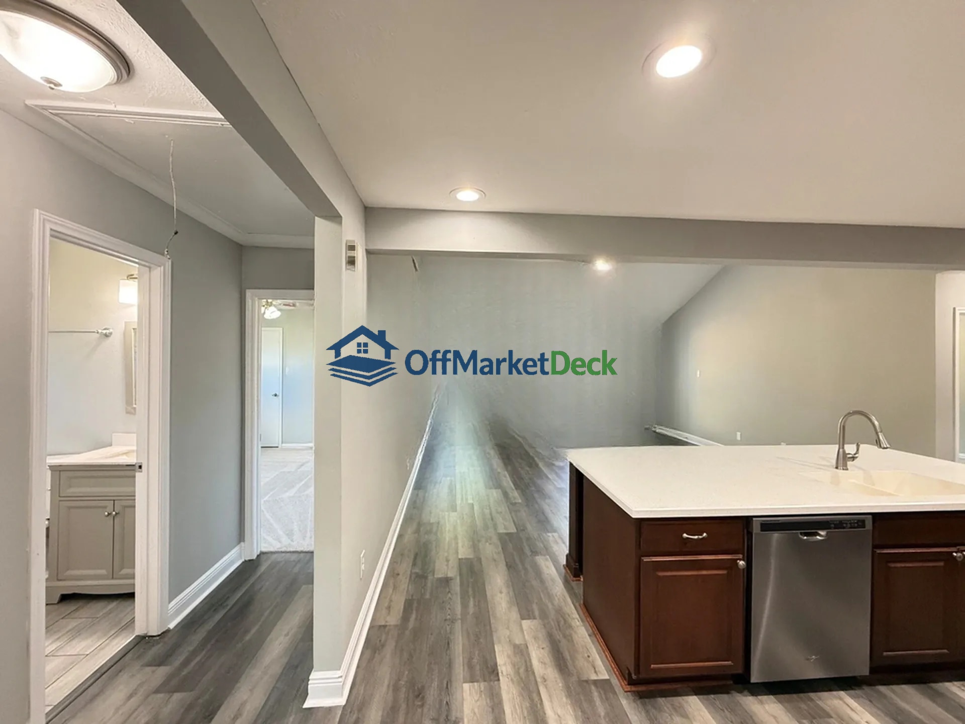 Off-market house in Houston, Texas — 3 beds, 2 baths, $229,900 — photo 5 of 8