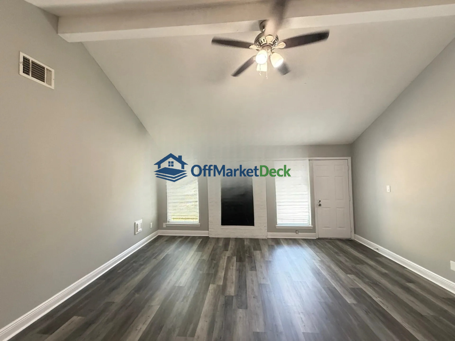 Off-market house in Houston, Texas — 3 beds, 2 baths, $229,900 — photo 6 of 8