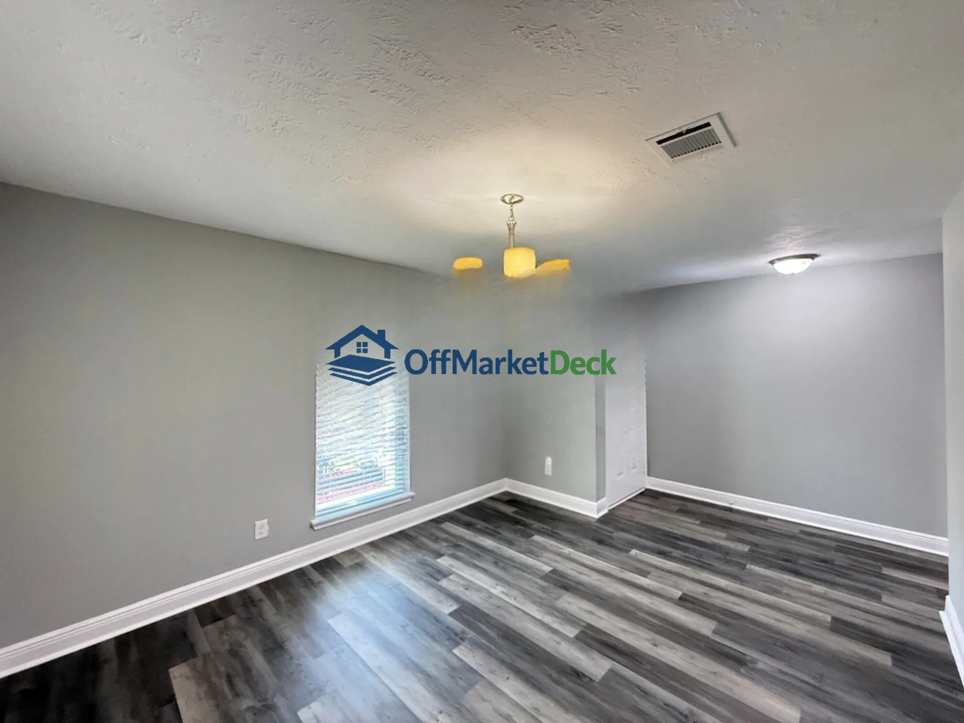 Off-market house in Houston, Texas — 3 beds, 2 baths, $229,900 — photo 4 of 8