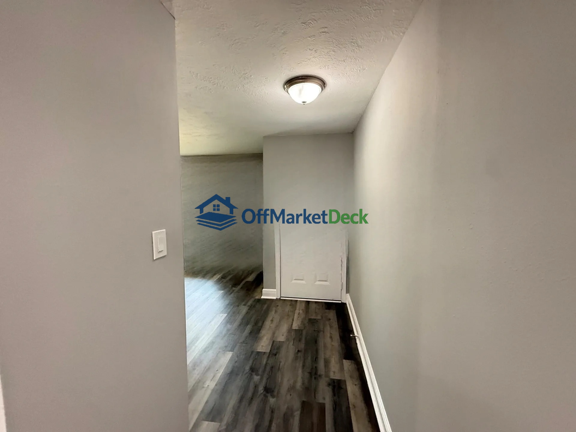 Off-market house in Houston, Texas — 3 beds, 2 baths, $229,900 — photo 2 of 8