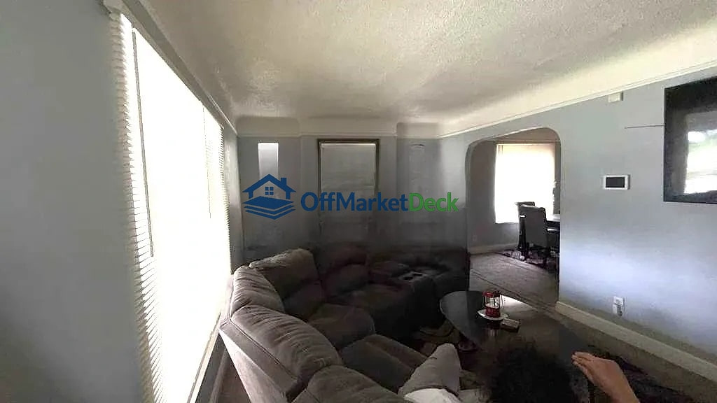 Off-market house in Detroit, Michigan — 4 beds, 2 baths, $149,900 — photo 3 of 8