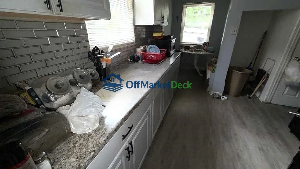 Off-market house in Detroit, Michigan — 4 beds, 2 baths, $149,900 — photo 7 of 8