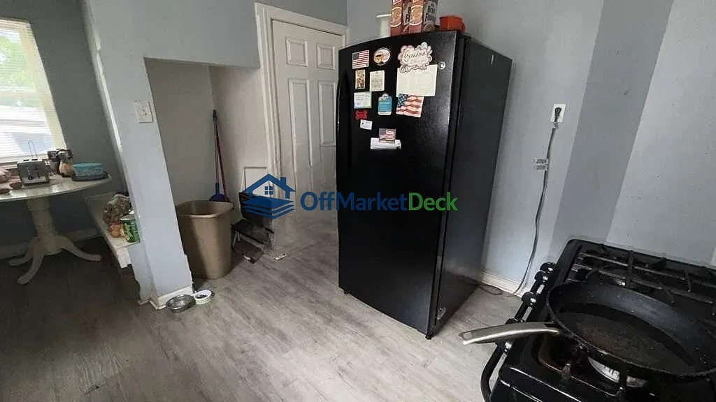 Off-market house in Detroit, Michigan — 4 beds, 2 baths, $149,900 — photo 8 of 8