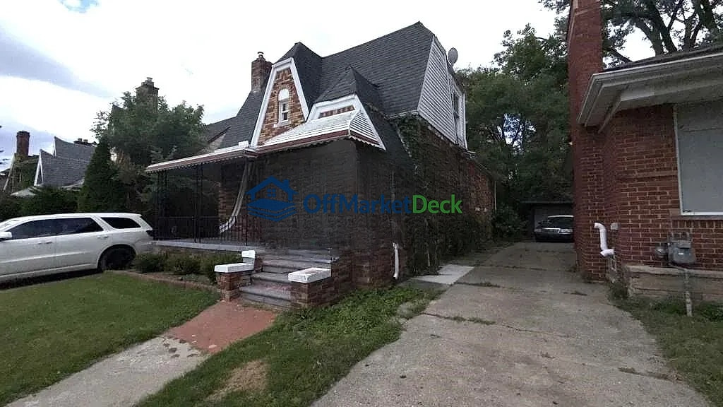 Off-market house in Detroit, Michigan — 4 beds, 2 baths, $149,900 — photo 2 of 8