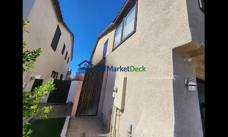 Off-market house in Buckeye, Arizona — 5 beds, 3 baths, $347,000 — photo 4 of 4