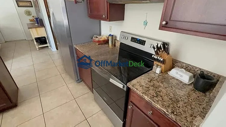 Off-market house in Phoenix, Arizona — 3 beds, 2 baths, $337,900 — photo 8 of 8