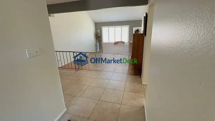 Off-market house in Phoenix, Arizona — 3 beds, 2 baths, $337,900 — photo 7 of 8