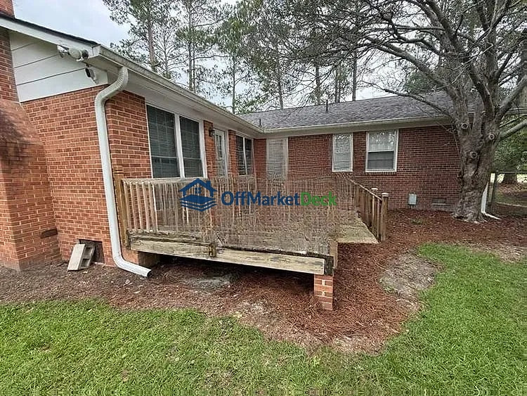 Off-market house in Sylvester, Georgia — 3 beds, 3 baths, $152,000 — photo 2 of 8