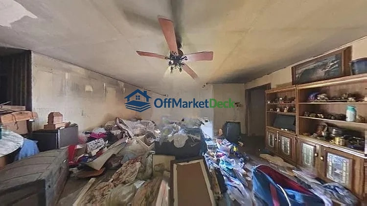 Off-market house in Carlisle, Kentucky — 2 beds, 2 baths, $45,000 — photo 4 of 8