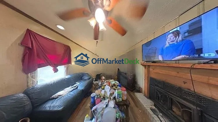 Off-market house in Carlisle, Kentucky — 2 beds, 2 baths, $45,000 — photo 3 of 8