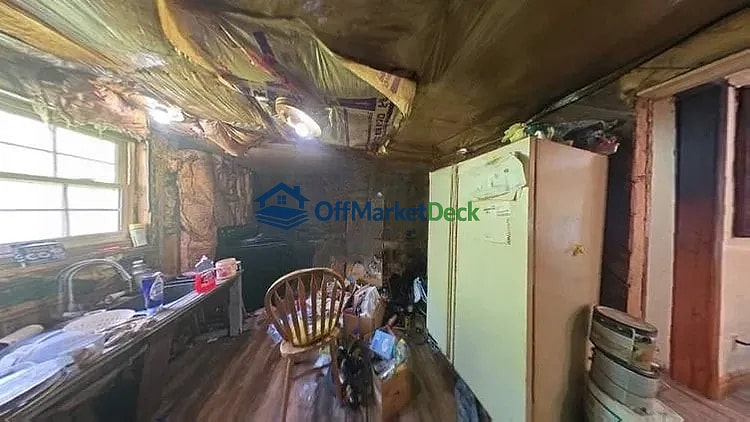Off-market house in Carlisle, Kentucky — 2 beds, 2 baths, $45,000 — photo 5 of 8