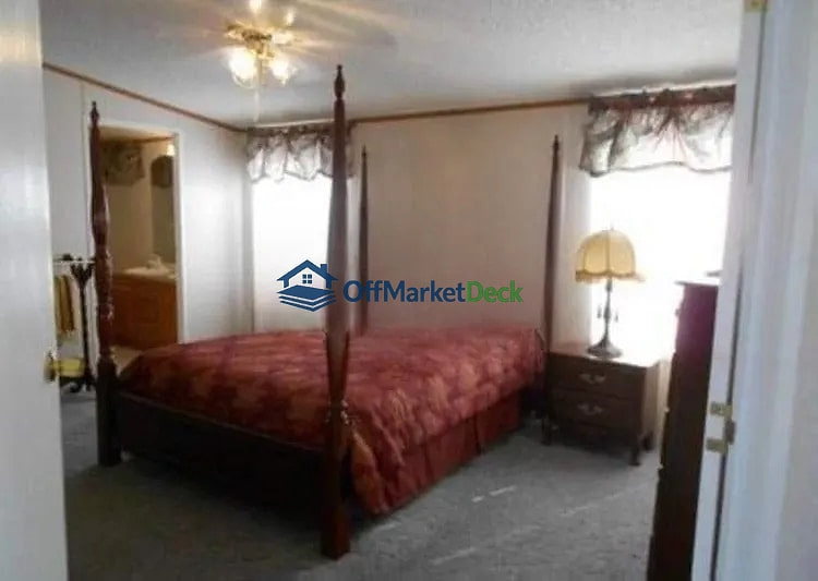 Off-market house in Wellton, Arizona — 3 beds, 1.5 baths, $129,900 — photo 5 of 7
