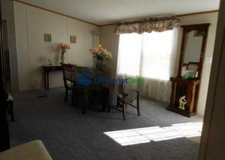 Off-market house in Wellton, Arizona — 3 beds, 1.5 baths, $129,900 — photo 3 of 7