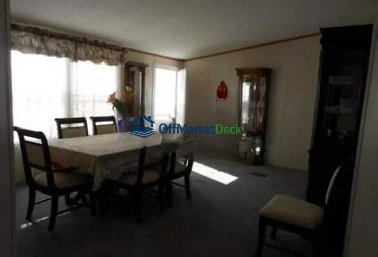 Off-market house in Wellton, Arizona — 3 beds, 1.5 baths, $129,900 — photo 4 of 7