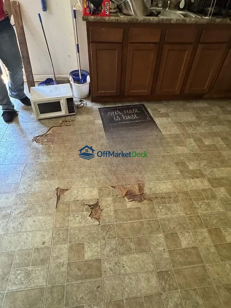 Off-market house in Louisville, Kentucky — 1 bed, 1 bath, $42,700 — photo 6 of 8